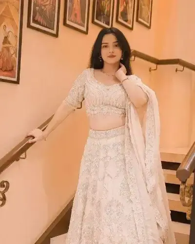 Escort Dhantoli